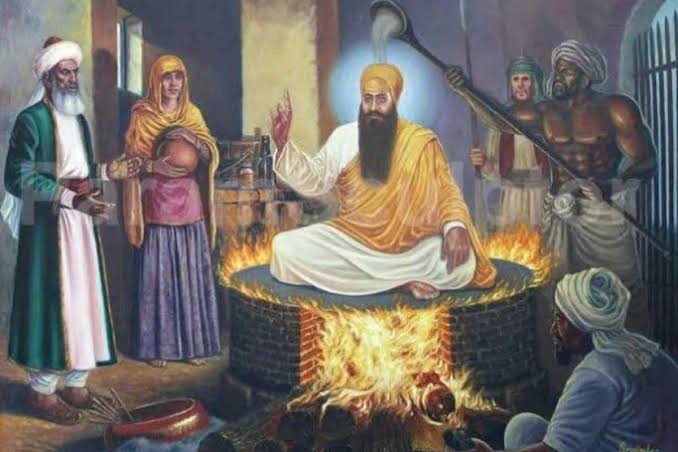 “जो खुद जलकर बुझा गया अत्याचार का अंधकार – जानिए गुरु अर्जुन देव जी की बलिदानी गाथा”
