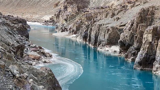 सिंधु जल संधि पर भारत-पाकिस्तान टकराव: पाकिस्तान ने मांगी अमेरिका की मदद, भारत ने चिनाब पर 8 नए डैम को दी मंजूरी