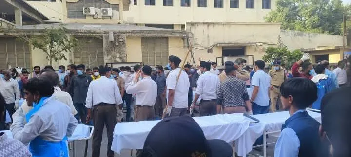 Ahmedabad Plane Crash : क्रंदन के बीच उम्मीद बने RSS स्वयंसेवक