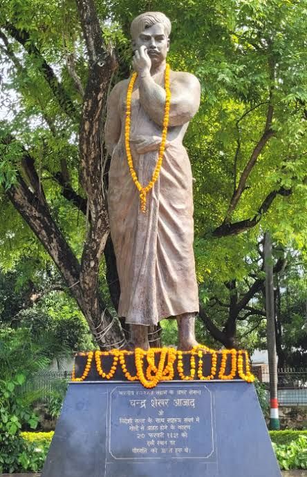 "आज़ाद ही जिए… आज़ाद ही मरे: अमर क्रांतिकारी चंद्रशेखर आज़ाद की गाथा" 1 images 105928782922169704476
