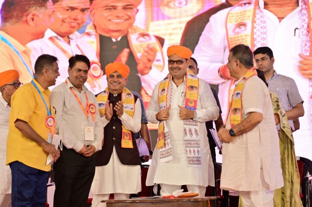 आँखों की जाँच के महाशिविर लोकदेवता बाबा रामदेव नेत्रकुम्भ 2025 का हुआ शुभारम्भ 2 img 20250801 wa00137456848762401495948