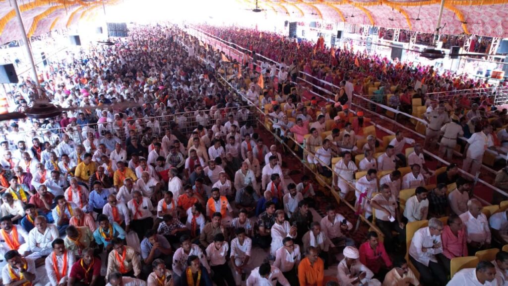 धर्मांतरण गतिविधियों एवं बढ़ते नशे की रोकथाम के संकल्प के साथ हिन्दू शंखनाद का भव्य आयोजन 2 img 20250922 wa00032056145924211558334