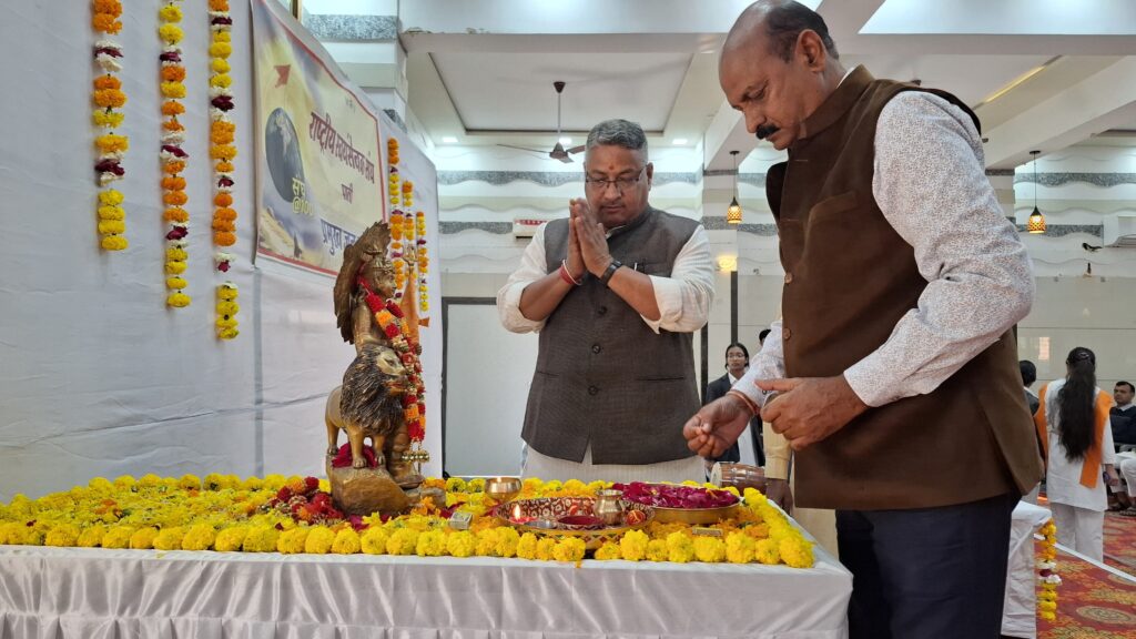 देश में रहने वाले समाज का उत्थान और पतन देश में रहने वाले लोगों पर निर्भर करता है – योगेंद्र कुमार