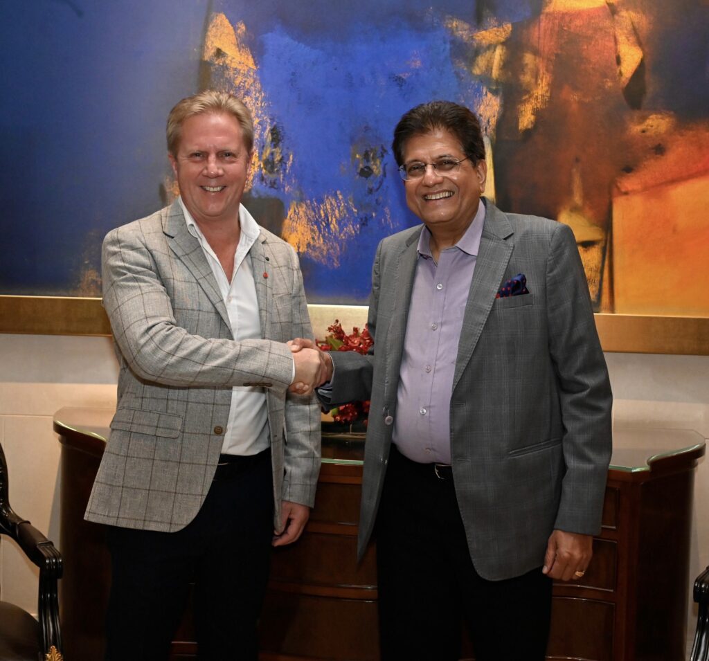 भारत की कूटनीतिक विजय की एक और मुहर: न्यूज़ीलैंड के व्यापार मंत्री टॉड मैकक्ले दिल्ली पहुँचे — 27 अप्रैल को ऐतिहासिक FTA पर हस्ताक्षर — 95% न्यूज़ीलैंड निर्यात पर शुल्क समाप्त, लेकिन भारत ने अपनी “लाल रेखाएँ” बचाईं — मोदी सरकार की “नो दलाल नेशन” डॉक्ट्रिन की पुष्टि