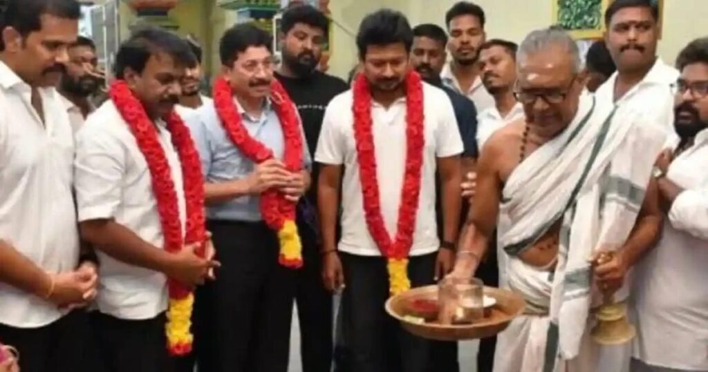 सनातन विरोधी डीएमके का ‘मंदिर मोह’: उदयनिधि स्टालिन समेत नेता पूजा-पाठ में रंगे, वोट बैंक बचाने की चाल!