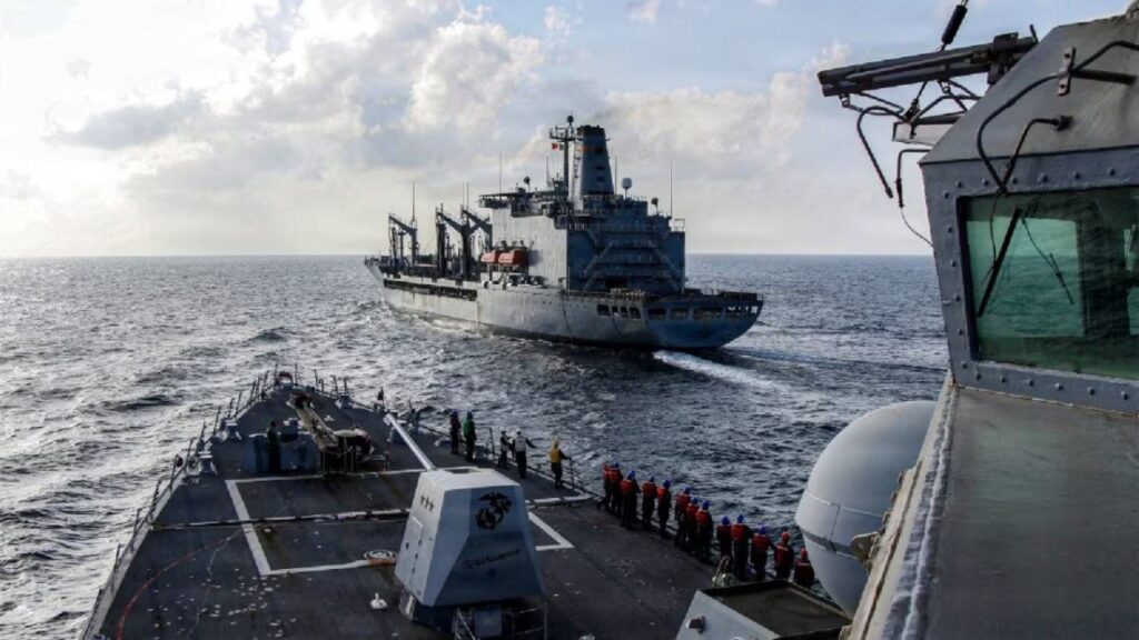 अमेरिकी नौसेना की होर्मुज पर नाकाबंदी: तनावपूर्ण समुद्री गलियारे में युद्ध की घंटी?