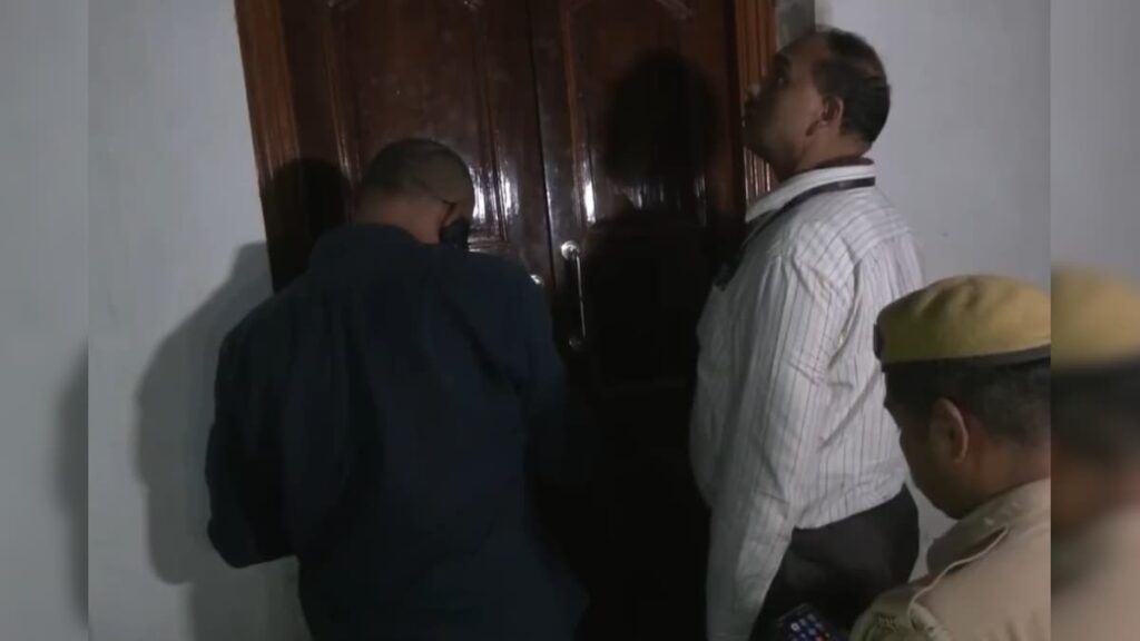 वाराणसी में ATS का बड़ा खुलासा: डॉ. आरिफ अंसारी के घर से ISI-जैश कनेक्शन, पाक सिम और लैपटॉप जब्त!