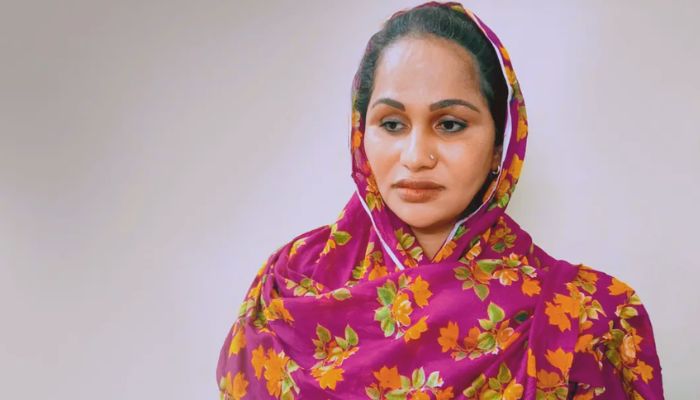 “गुरु मां” बन बढ़ाया दिखावा, लेकिन छुपाया अपराध: बांग्लादेशी ट्रांसजेंडर बाबू आयन खान पर बच्चे के अपहरण और यौन शोषण का गंभीर आरोप – मुंबई पुलिस ने गिरफ्तार