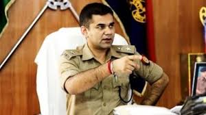 बंगाल चुनाव 2026: फलता में पुलिस ऑब्ज़र्वर अजय पाल शर्मा के नेतृत्व में CAPF का बड़ा सर्च ऑपरेशन; TMC प्रत्याशी जहांगीर खान के दफ्तर पर तलाशी से बौखलाए समर्थक, केंद्रीय बलों के खिलाफ लगाए नारे