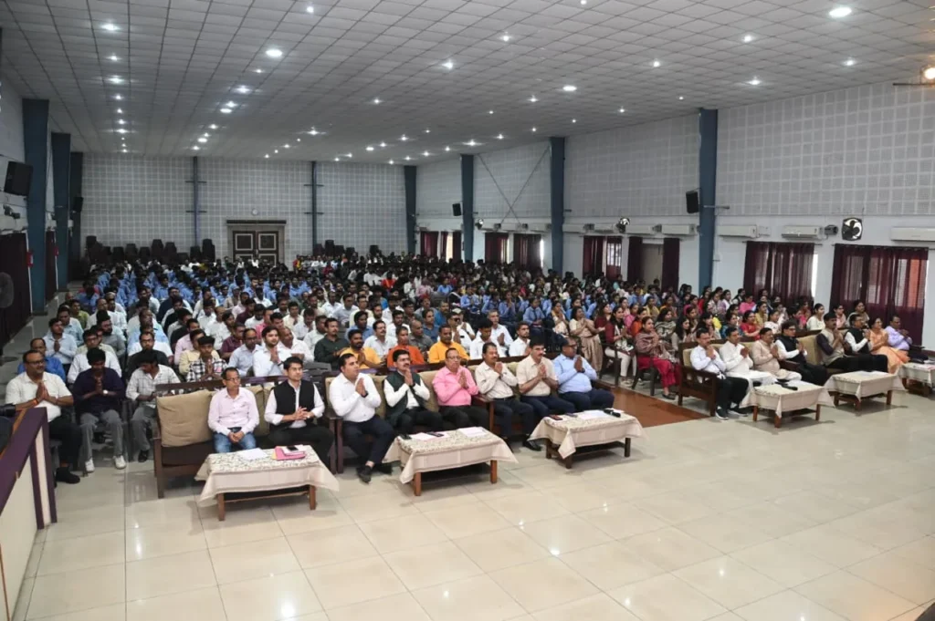 सामाजिक समरसता से मजबूत होगा राष्ट्र, के वी. भागैय्या जी ने युवाओं को दिया राष्ट्र निर्माण का संदेश 2 rss yuva samvad ranchi sarla birla university 2